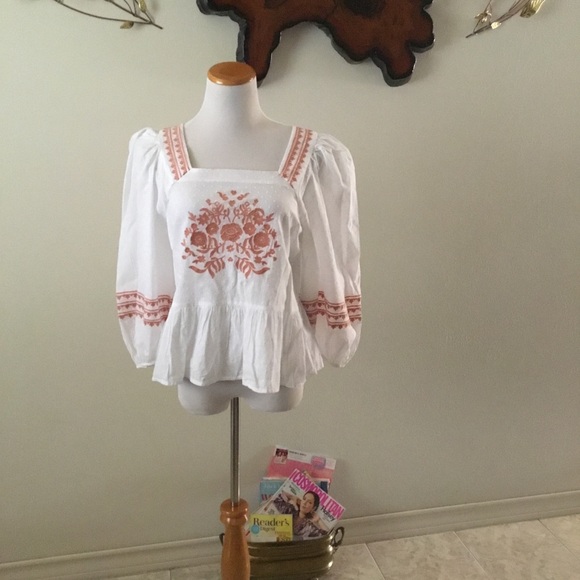 🌹HOST PICK- UNIVERSAL WHITE PEACH EMBROIDERED FLOWER CROP RUFFLE TOP/SIZE M - Picture 6 of 8